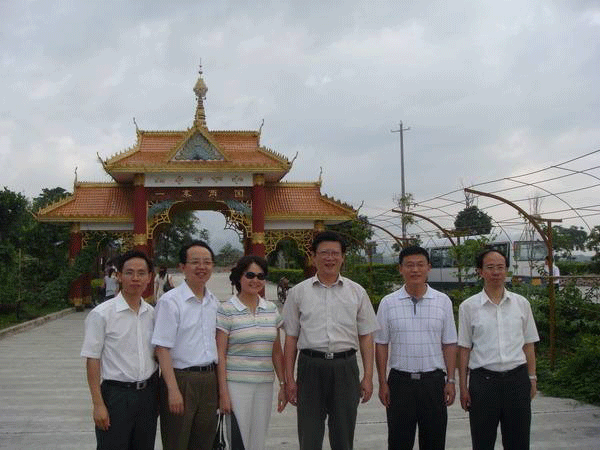 中央財經(jīng)領(lǐng)導小組辦公室經(jīng)貿組組長(cháng)張松濤蒞臨西瑪電機視察指導工作。