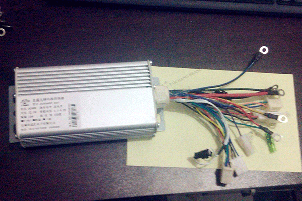 Z2直流電機控制器的安裝過(guò)程分享。