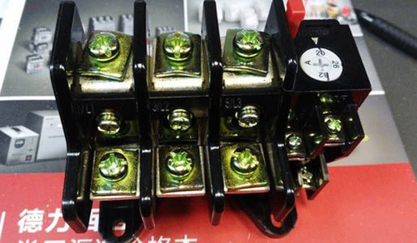 如何正確選擇三相異步電動(dòng)機保護用熱繼電器？